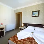 Acem Hotel 2*